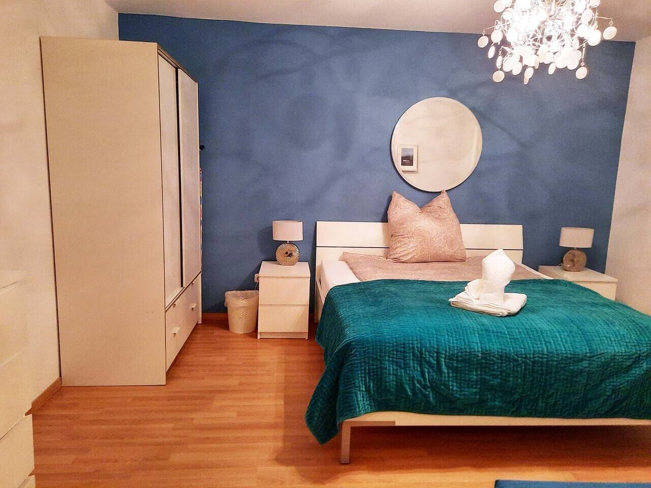 3 habitaciones, tabla de planchar con plancha, cuna de viaje y wifi 