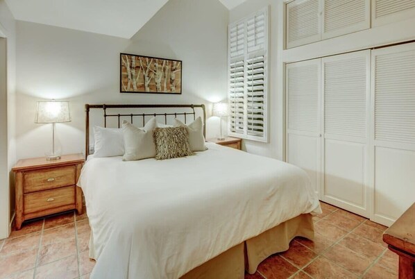 2 chambres, fer et planche à repasser, lit de bébé portatif, Wi-Fi