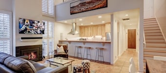 Spacious Three Kings 2BR Townhouse - Walk to Lift!