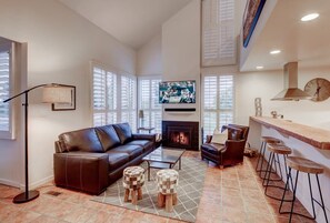 Téléviseur, foyer, bureau