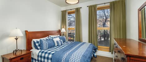 1 bedroom, desk, iron/ironing board, free WiFi