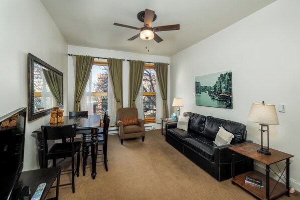 Flat-screen TV, fireplace, DVD player, stereo