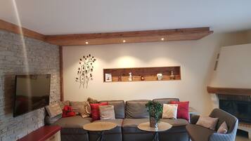 Smart TV, fireplace, DVD player, ping pong