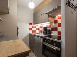 Frigorifero, microonde, forno, lavastoviglie