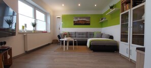 Smart-TV, Bücher, Stereoanlage