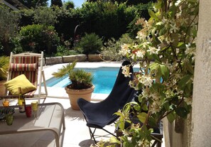 Outdoor pool - Rare, in town and quiet, refined Mazet, private pool, flower garden (L'isle-Sur-La-Sorgue)