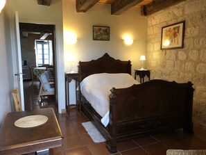 2 bedrooms, desk, iron/ironing board, free WiFi