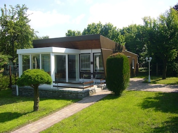 Image of bungalow with wintergarden, terrace, barbeque area, parking space, pet welcome