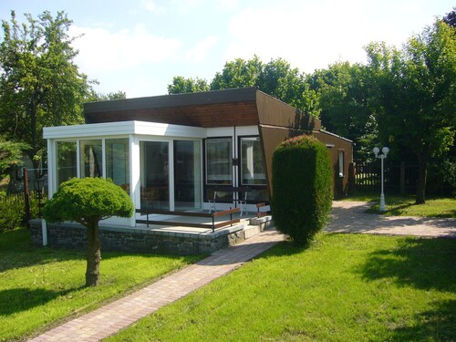 bungalow with wintergarden, terrace, barbeque area, parking space, pet welcome
