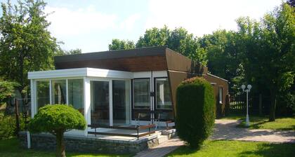 bungalow with wintergarden, terrace, barbeque area, parking space, pet welcome