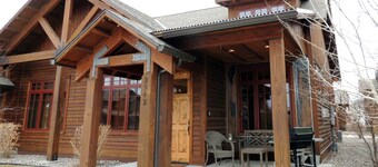 Tämä rivitalo Legend on Bridger Creek kehitys on kauniisti viimeistelty