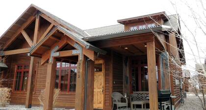 This townhouse in Legend's on Bridger Creek is beautifully finished.