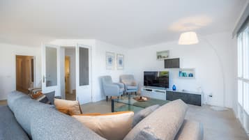 Fernseher, Tischtennisplatte