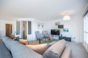 TV, table tennis - Villa "Son Veri de la Marina" with Pool and Sea View (Llucmajor)