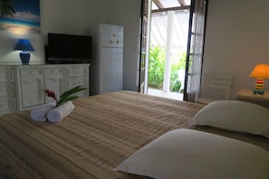 1 Schlafzimmer, Schreibtisch, Bügeleisen/Bügelbrett, Reisekinderbett