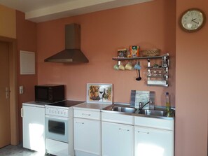 Kühlschrank, Mikrowelle, Ofen