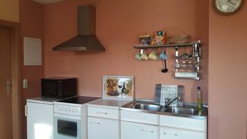 Kühlschrank, Mikrowelle, Ofen