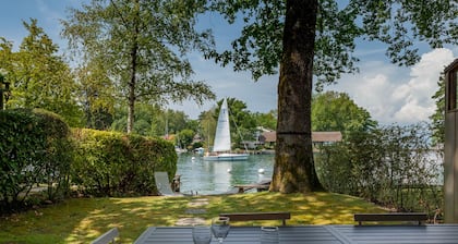 Port-Ripaille: lake and mountain + mooring place