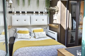 2 bedrooms, in-room safe, iron/ironing board, WiFi - The colonial furnished short-term (Saint-Malo)