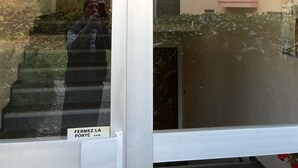 A door with a number plate '7' and a sign 'FERMEZ LA PORTE S.V.P.' - Large and Charming Apartment in Obernai (Obernai)