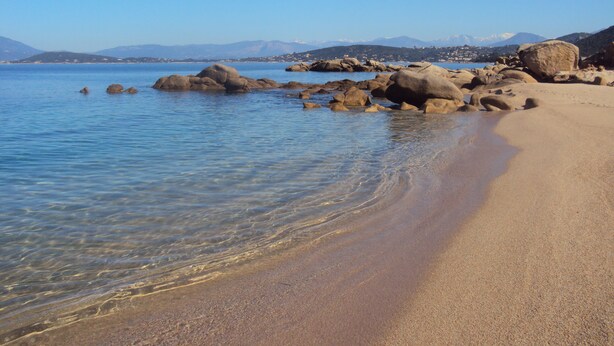 A beach with clear water, large rocks, and mountains in the background. - Waterfront self-catered house  (Coti-Chiavari)