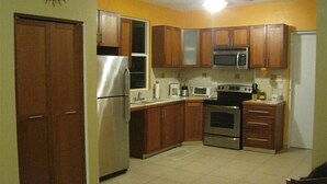 茶具/咖啡用具、冰箱、微波炉、厨具/餐具