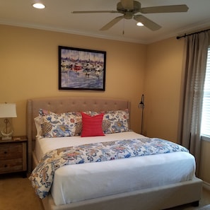 3 slaapkamers, een strijkplank/strijkijzer, wifi, beddengoed