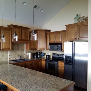 ثلاجة، ميكروويف، فرن، موقد طهي مسطح