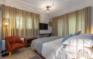 5 bedrooms, in-room safe, travel cot, free WiFi