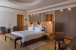 8 bedrooms, in-room safe, desk, iron/ironing board
