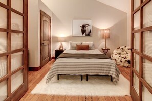 4 bedrooms, iron/ironing board, travel cot, WiFi