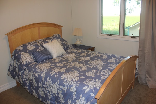 4 bedrooms, desk, iron/ironing board, free WiFi