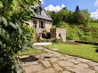 CHARMING TYPICAL HOUSE IN BARRIADE 4 pers