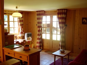 Interior - APARTMENT in south-facing chalet, 400m from the cable car, 400m from the village (Les Contamines-Montjoie)