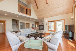 TV, fireplace, DVD player, foosball - Slopeside Escape w/ Fireplace & Deck Dining (McHenry)