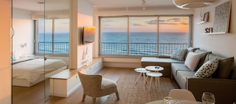 Breathtaking Views - Steps to the Beach and the Center of Town