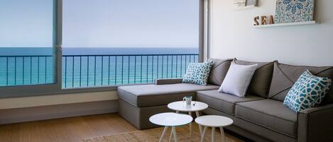 Una televisión, libros