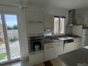 Réfrigérateur, micro-ondes, four, lave-vaisselle