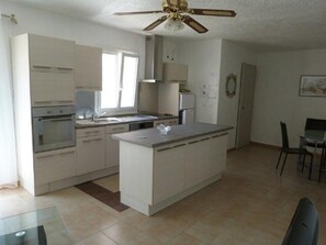 Réfrigérateur, micro-ondes, four, lave-vaisselle