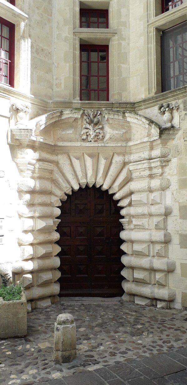 Exterior detail - Duplex Apartment 65m2 in quiet residence in Uzès, free Parking, garage in Option (Uzès)
