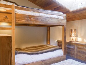 2 bedrooms, bed sheets