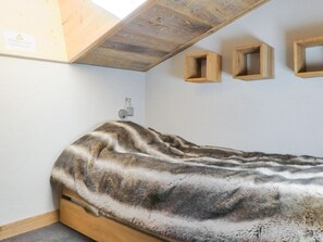 2 bedrooms, bed sheets