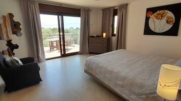 3 dormitorios, tabla de planchar con plancha, wifi gratis y ropa de cama