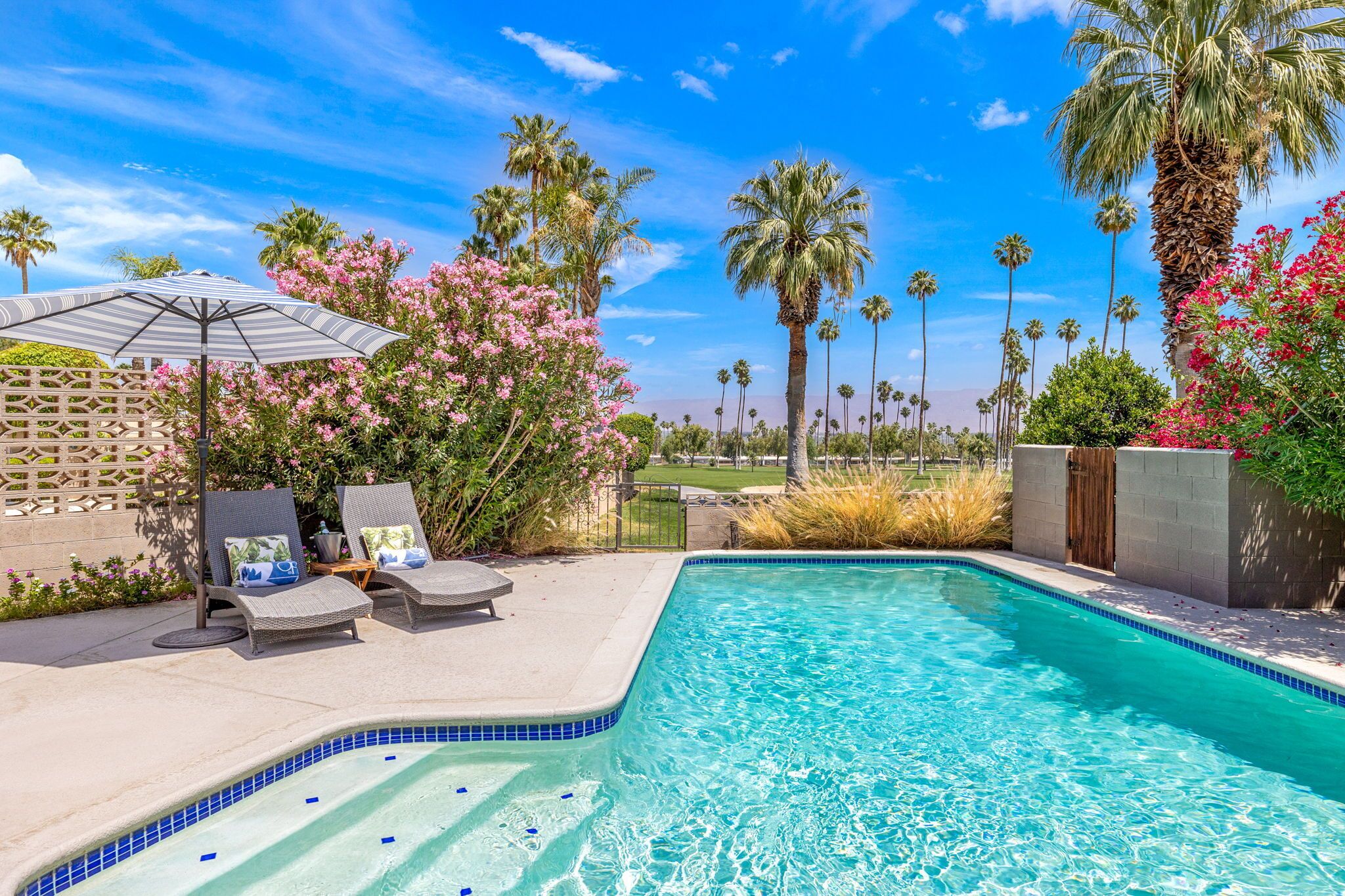 New luxury 3br/3ba golf course pool home!  Book for rental now🌴