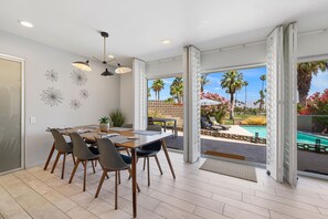 Outdoor dining - Luxury 3bed 3bath El Paseo golf course pool home!  Book now! (Palm Desert)