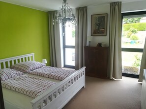 2 makuuhuonetta, silitysrauta/-lauta, vauvan matkasänky, ilmainen Wi-Fi