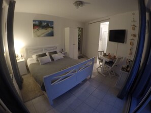 5 habitaciones, tabla de planchar con plancha y cuna de viaje 