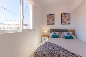 2 makuuhuonetta, silitysrauta/-lauta, vauvan matkasänky, Wi-Fi