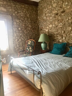 4 chambres, fer et planche à repasser, lit parapluie, Wi-Fi