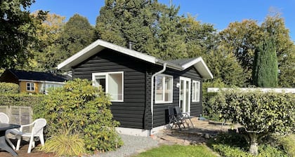 Puinen lomamökki 1100 m2 metsämaan 2 henkilöä